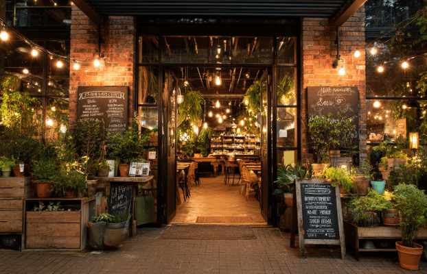 DIY Restaurant Entrance Décor and Signage Tips That Transform First Impressions
